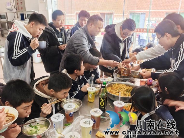 泸县天兴镇学校这场美食节火了!劳动搭台,美育唱戏(图8) 图片8.jpg