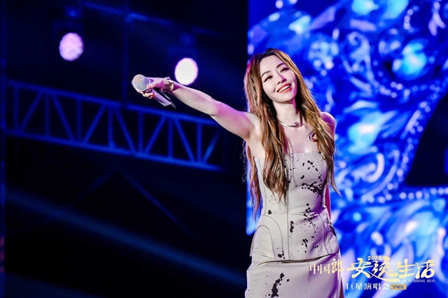 万人共赴青春之约,安逸生活巨星演唱会超燃现场→(图27) 27.jpg