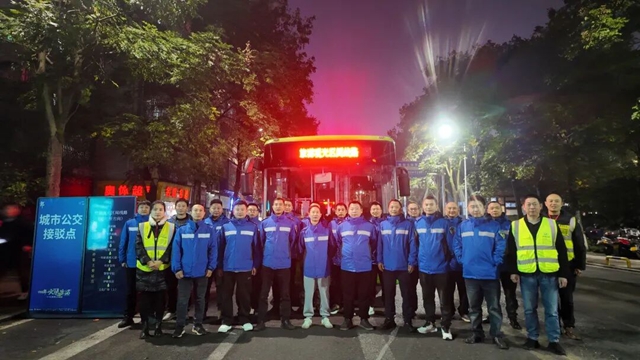 泸州公交圆满完成“中国郎·2025安逸生活巨星演唱会”出行保障