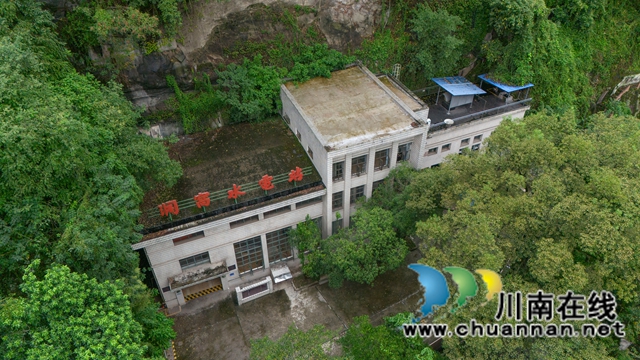 洞窝水电站全景 (2).jpg