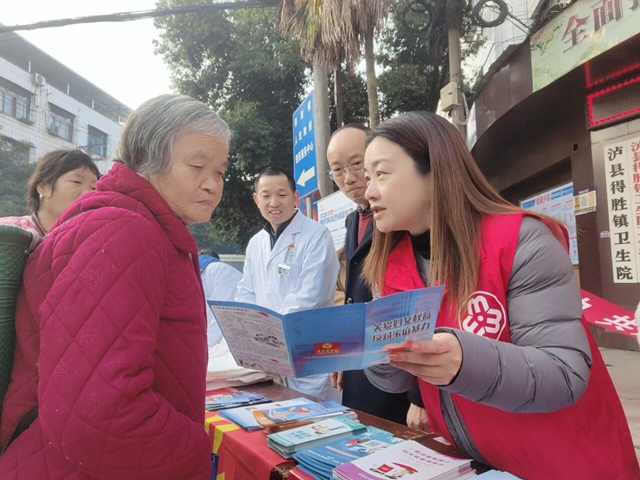 反对家庭暴力 构建和谐家庭丨泸州市开展“11.25国际消除家庭暴力日”系列宣传活动(图13) 13.jpg