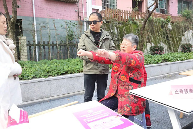 四川省妇联“天府妹子”巾帼家政服务进社区暨家政消费月泸州活动举行(图9) 10009.jpg