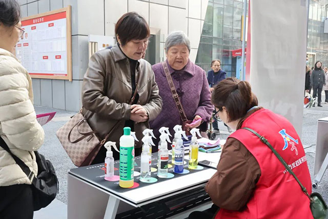 四川省妇联“天府妹子”巾帼家政服务进社区暨家政消费月泸州活动举行(图8) 10007.jpg