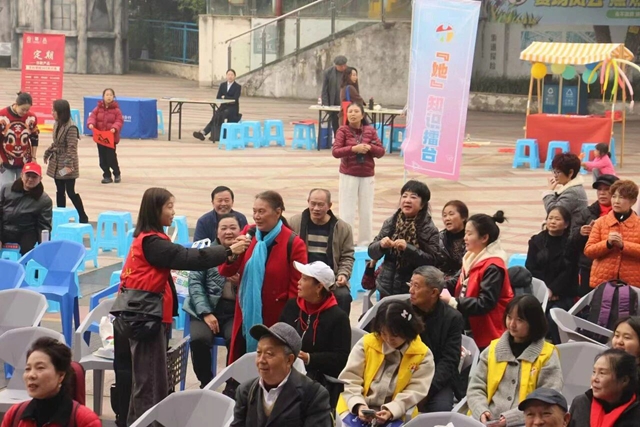 强国复兴有我 她力量耀社区丨泸州市女性风采展示活动举行(图1) 1.jpg