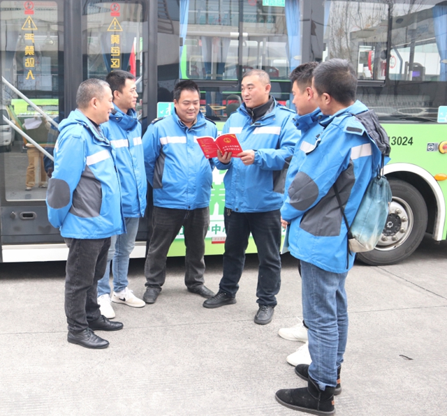 第14个全国交通安全日 | 泸州公交集团“文明交通、礼行天下”系列活动全纪实(图4) 4.jpg