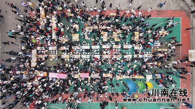 学生巧手传递劳动之美 师生共享创意美食盛宴|纳溪区护国中学举办首届劳动教育成果展暨美食文化节(图12) 微信图片_20251202214353.jpg
