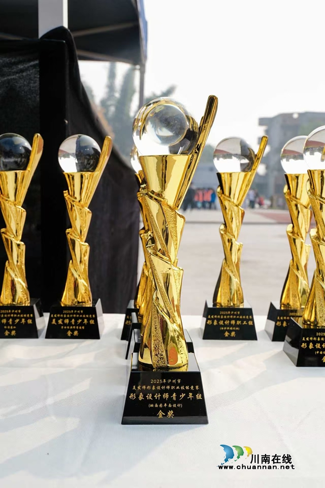 泸州市2025年美发师形象设计师职业技能竞赛盛大开幕 高规格赛事赋能酒城美业人才发展(图16) 18.jpg