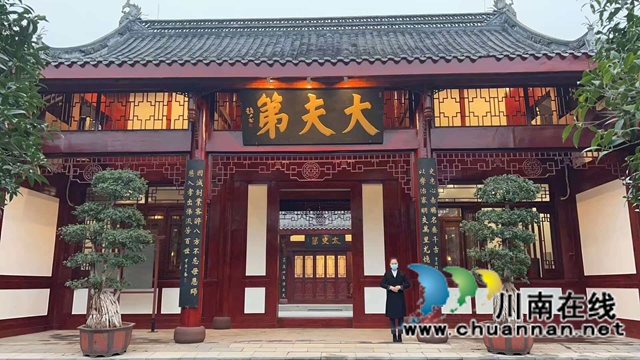 杯邀千月色 庄纳一城香——从《飘香酒谷城市庄园》获奖说起