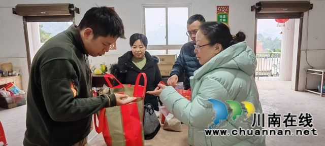 省级科技特派员赴叙永县开展技术指导助力乡村振兴(图3) 实地走访图片2.jpg