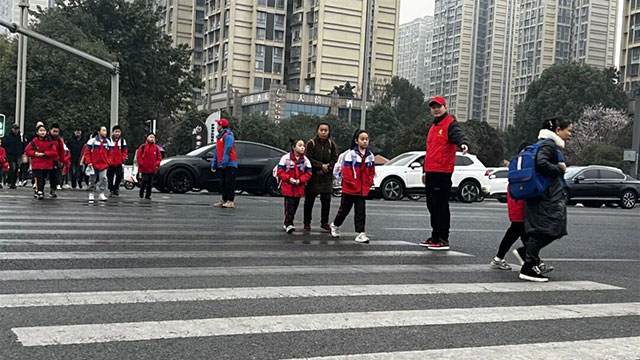 泸州公交志愿服务:以行动践行使命,用奉献传递温暖(图6) 10013.jpg