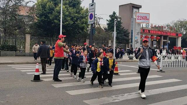 泸州公交志愿服务:以行动践行使命,用奉献传递温暖(图4) 10002.jpg
