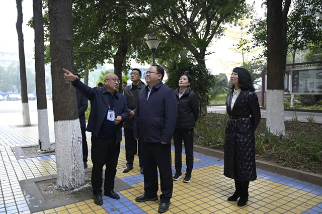 泸县县委常委、常务副县长周仁树带队到泸县建校调研职业教育与学校发展工作