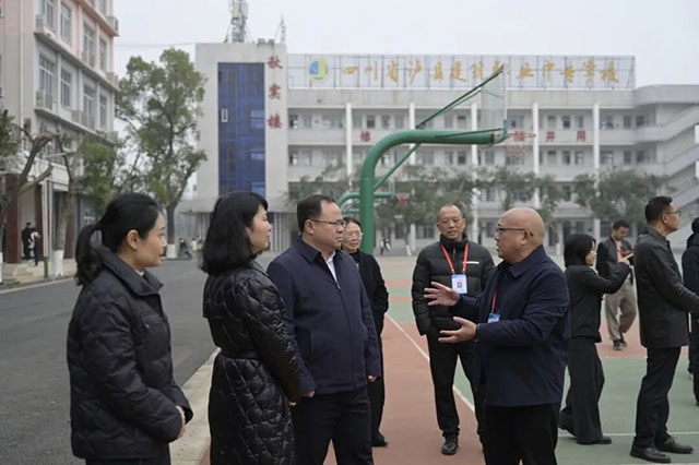 泸县县委常委、常务副县长周仁树带队到泸县建校调研职业教育与学校发展工作(图3) 3.jpg