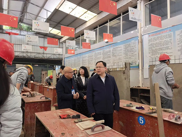 泸县县委常委、常务副县长周仁树带队到泸县建校调研职业教育与学校发展工作(图5) 5.jpg