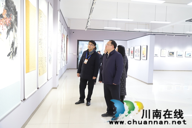 调研组参观艺韵美术馆2.JPG