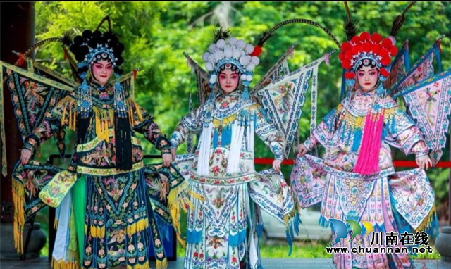 泸州百年桂圆林响起数字川剧，一场“一秒入戏”的文化新生