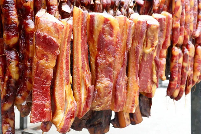 龙马潭这里可以“qiū”腊肉香肠啦！地点、价格都打听好了→