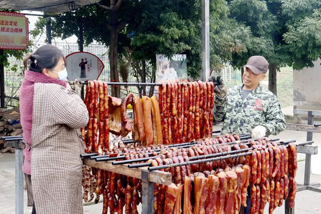 龙马潭这里可以“qiū”腊肉香肠啦!地点、价格都打听好了→(图2) 2.jpg