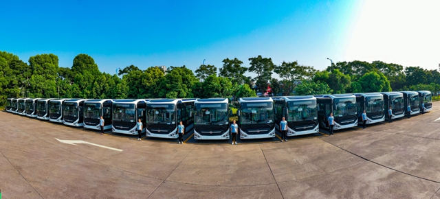 泸州公交:党员先锋领航 真情服务为民(图1) 公交1.jpg