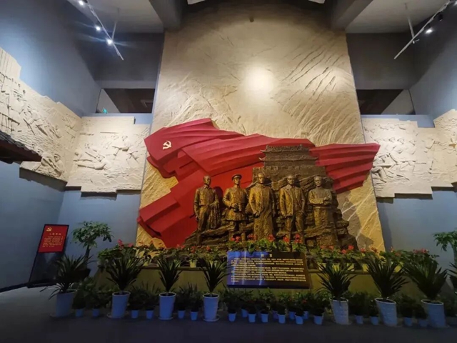 坐“红色”公交，追寻红色记忆