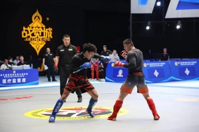 第三届亚洲综合格斗锦标赛嘉年华!今日泸州奥体开启“格斗+逛吃” 嗨皮加倍(图4) 4.jpg