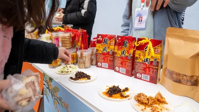 第三届亚洲综合格斗锦标赛嘉年华!今日泸州奥体开启“格斗+逛吃” 嗨皮加倍(图11) 11.jpg