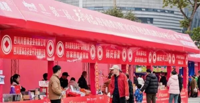 第三届亚洲综合格斗锦标赛嘉年华!今日泸州奥体开启“格斗+逛吃” 嗨皮加倍(图17) 17.jpg