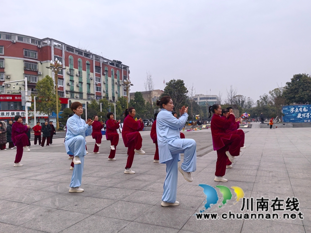 总结过往谋新篇 以拳会友展风采|泸县太极拳协会年会圆满召开(图3) 太极拳表演(曾佐然摄).jpg