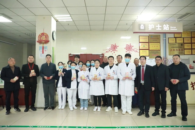 关怀慰问 情暖新春 | 合江县中医医院领导年初一慰问在岗医务人员!(图1) 1.jpg