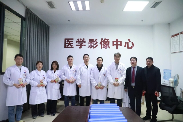 关怀慰问 情暖新春 | 合江县中医医院领导年初一慰问在岗医务人员!(图9) 9.jpg