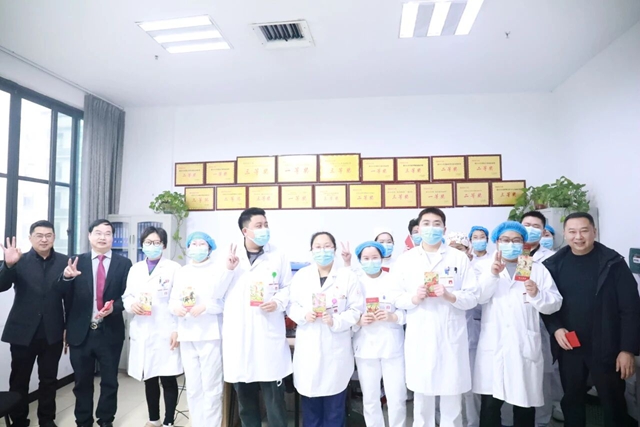 关怀慰问 情暖新春 | 合江县中医医院领导年初一慰问在岗医务人员!(图11) 11.jpg