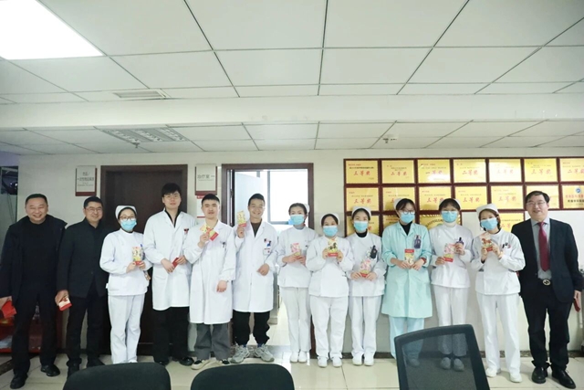 关怀慰问 情暖新春 | 合江县中医医院领导年初一慰问在岗医务人员!(图12) 12.jpg