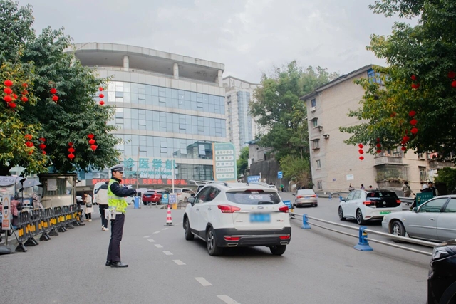 西南医大附院:通力配合,全力应对节后“看病潮”!(图14) 14.jpg
