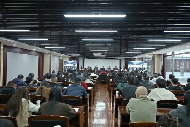 清风正气铸铁军 踔厉奋发建新功|龙马潭区法院召开警示教育暨廉政谈话会(图1) 龙1.jpg