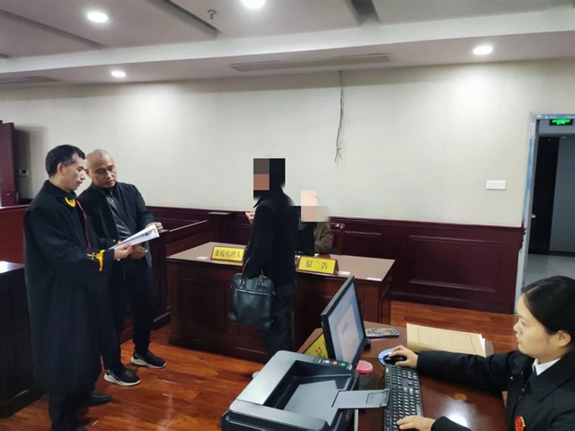 泸法麒麟·龙马“谈”和丨行业政协委员助力现场调解 跨区域租赁合同纠纷当庭化解(图2) 民2.jpg