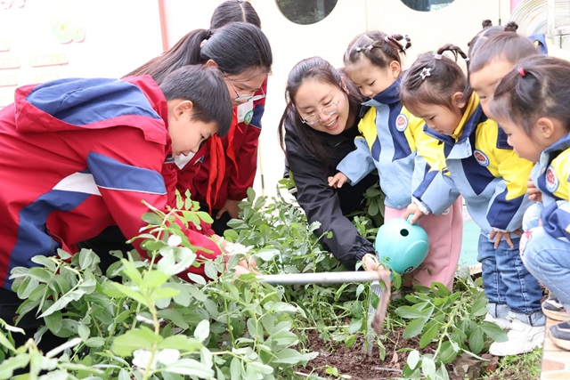 植绿、护绿、爱绿 | 泸州市教育体育系统植树节主题活动