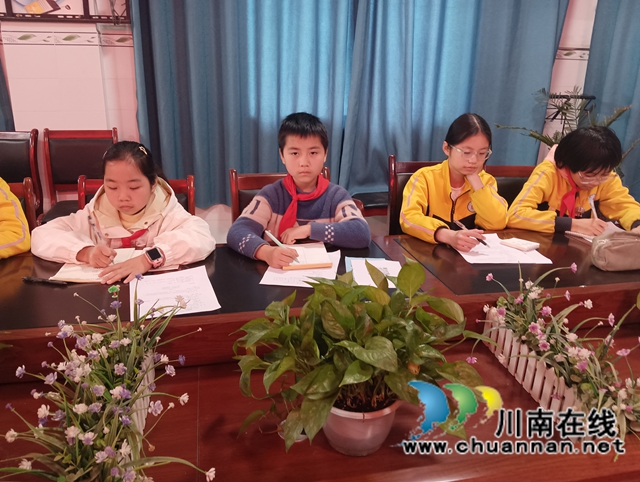 学生学习诗词 (2).jpg