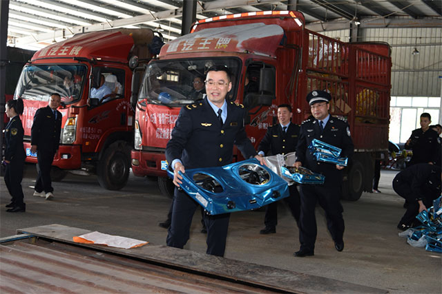 泸州市集中销毁处置11万余件假冒伪劣商品(图2) 2.jpg