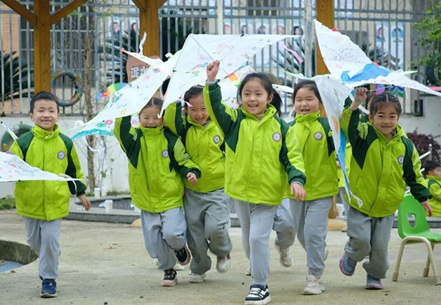 春色正中分，平安伴春来