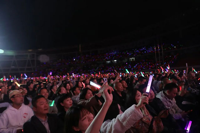 多图直击!昨晚,泸州美好生活演唱会太燃了→(图2) 2.jpg