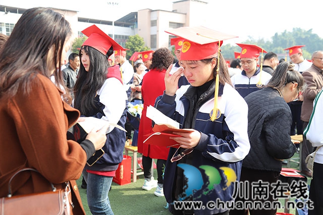 冠礼启新程 执笔战苍穹┃泸县一中举行高三成人仪式(图3) 书信9.jpg