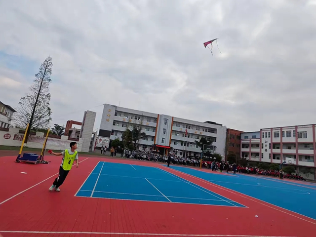 泸县天兴镇学校“纸鸢舞春风,梦想伴成长”校园风筝节活动纪实(图15) 15.jpg