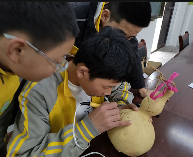 泸县牛滩镇玉峰学校：乡土育人的“葫芦密码”