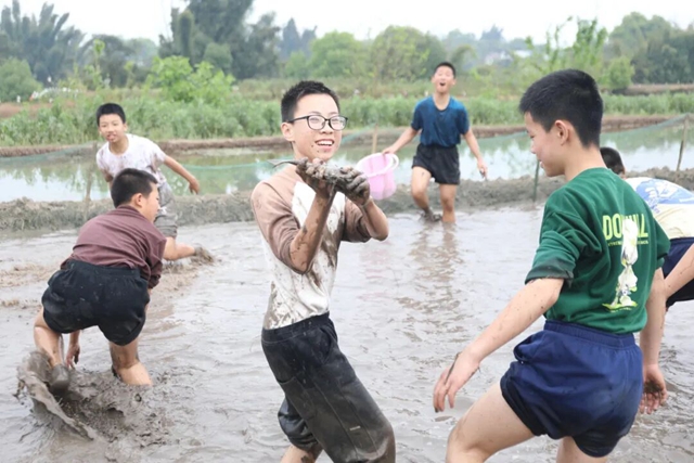 课还能这么上？龙马潭这所学校太会了→
