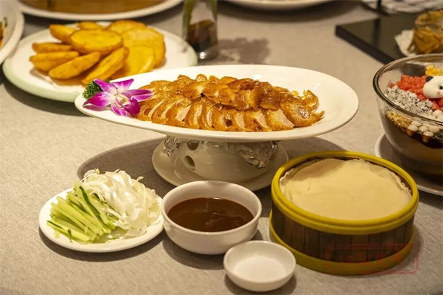 春日限定!老泸州·大河街换新装,风筝纱幔里的浪漫约会(图8) 8.jpg