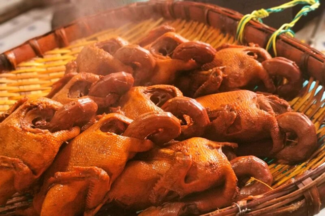 春日限定!老泸州·大河街换新装,风筝纱幔里的浪漫约会(图17) 17.jpg