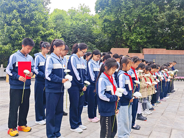 追寻·2026·清明祭英烈 | 江阳学子以青春之名,向英烈致敬(图1) 1.jpg