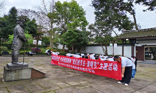 追寻·2026·清明祭英烈 | 江阳学子以青春之名,向英烈致敬(图15) 15.jpg