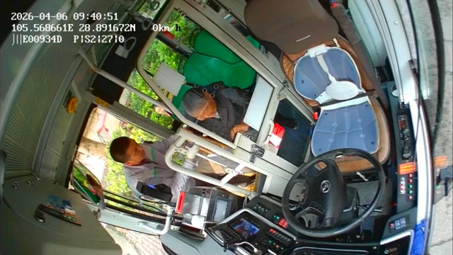 【平凡善举】泸州公交人用行动传递真善美(图1) 公交1.jpg