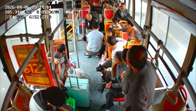 【平凡善举】泸州公交人用行动传递真善美(图2) 公交2.jpg